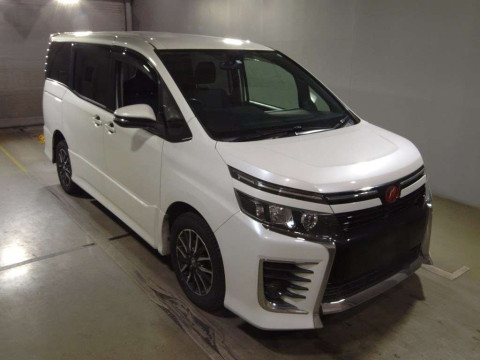 2014 Toyota Voxy ZRR85W[2]