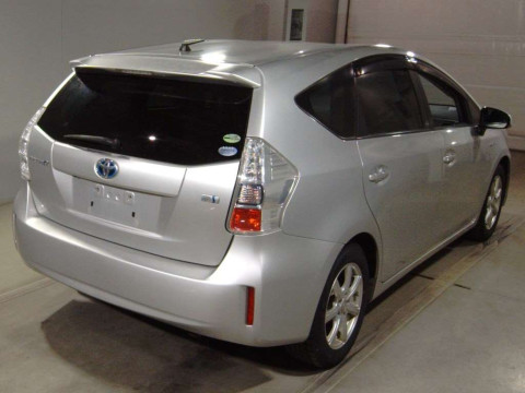 2014 Toyota Prius alpha ZVW41W[1]