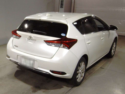 2015 Toyota Auris NZE184H[1]