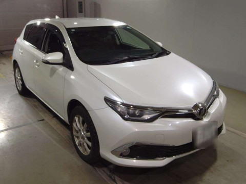 2015 Toyota Auris NZE184H[2]