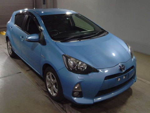 2014 Toyota Aqua NHP10[2]