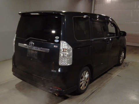 2010 Toyota Noah ZRR70W[1]