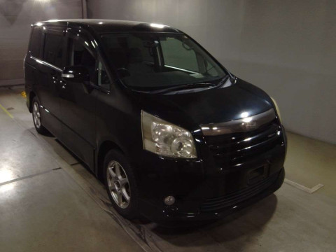 2008 Toyota Noah ZRR70W[2]