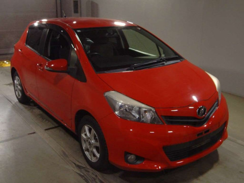 2014 Toyota Vitz NSP130[2]