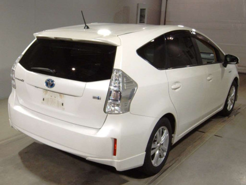 2012 Toyota Prius alpha ZVW41W[1]