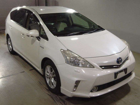 2012 Toyota Prius alpha ZVW41W[2]