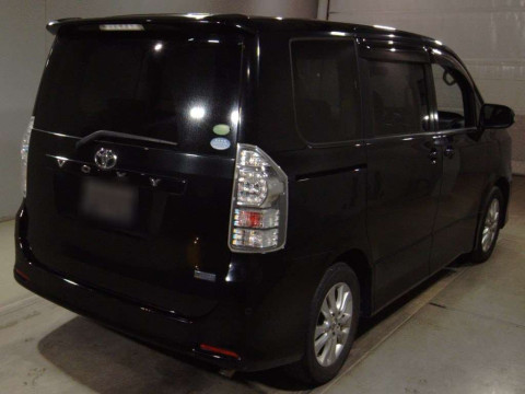 2014 Toyota Voxy ZRR70W[1]