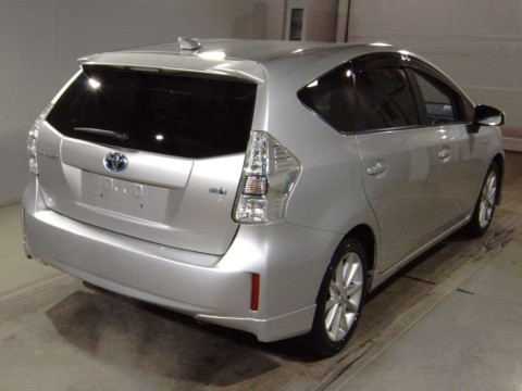 2012 Toyota Prius alpha ZVW41W[1]