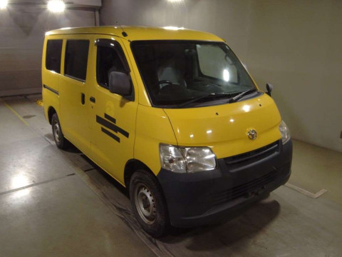 2013 Toyota Townace Van S412M[2]