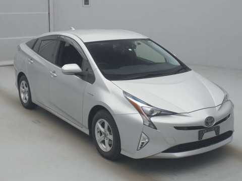 2018 Toyota Prius ZVW55[2]