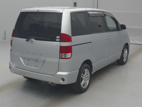 2006 Toyota Noah AZR65G[1]