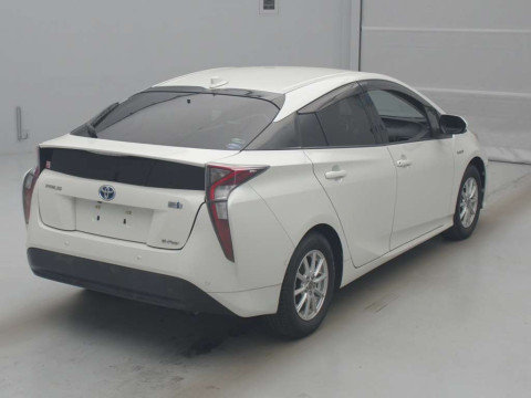 2016 Toyota Prius ZVW55[1]