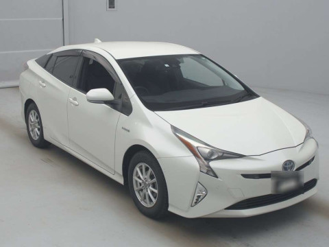 2016 Toyota Prius ZVW55[2]