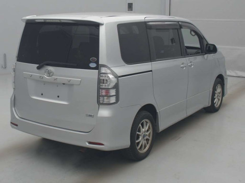 2010 Toyota Voxy ZRR75W[1]