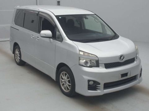 2010 Toyota Voxy ZRR75W[2]