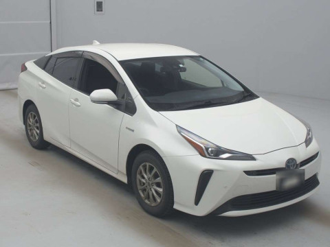 2020 Toyota Prius ZVW55[2]