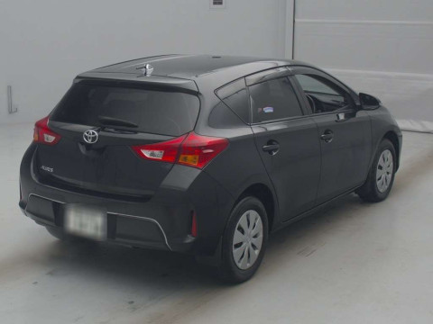 2014 Toyota Auris NZE184H[1]