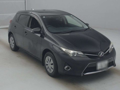 2014 Toyota Auris NZE184H[2]