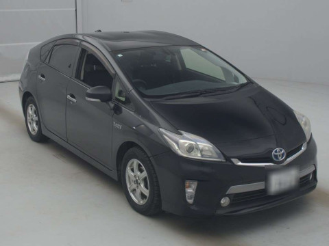 2012 Toyota Prius PHV ZVW35[2]