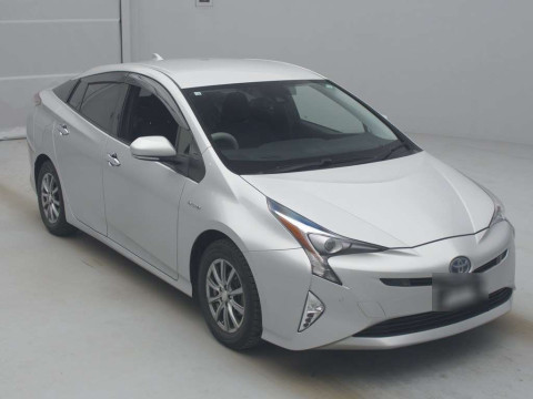 2016 Toyota Prius ZVW55[2]