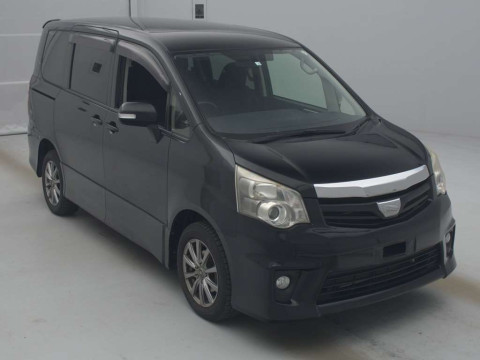 2012 Toyota Noah ZRR75W[2]