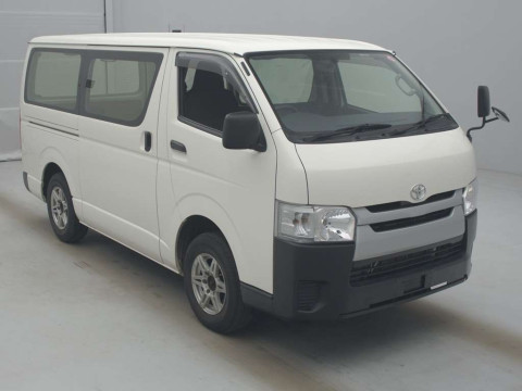 2017 Toyota Regiusace Van KDH206V[2]