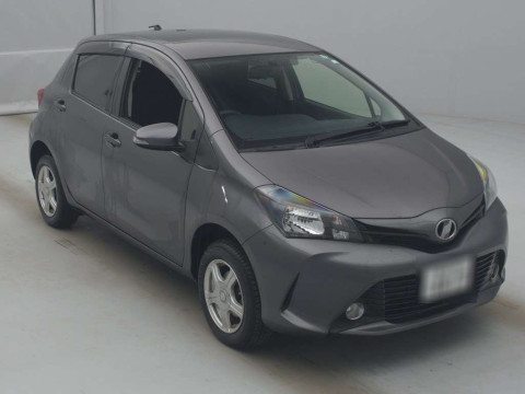 2016 Toyota Vitz NSP135[2]