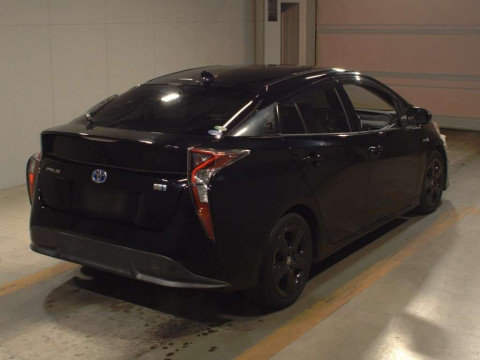 2016 Toyota Prius ZVW50[1]