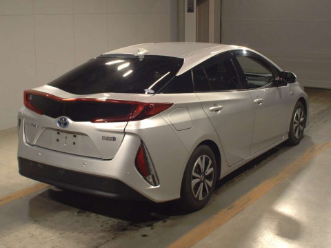 2017 Toyota Prius PHV ZVW52[1]