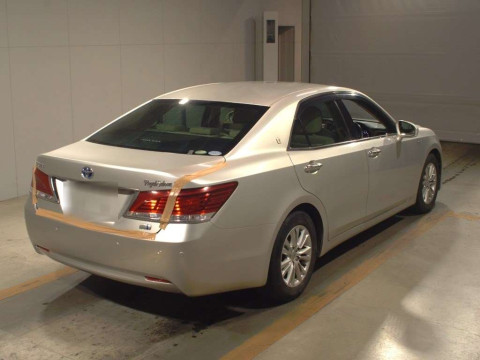 2013 Toyota Crown Hybrid AWS210[1]