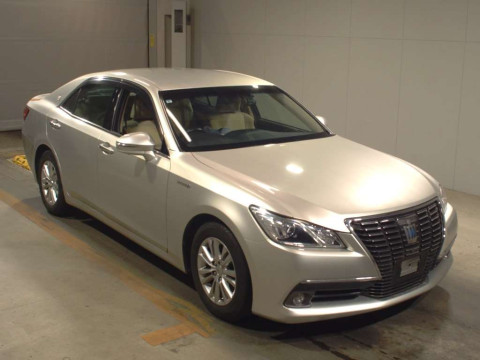 2013 Toyota Crown Hybrid AWS210[2]