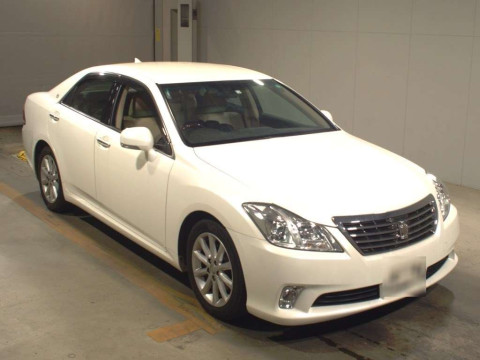 2012 Toyota Crown GRS200[2]