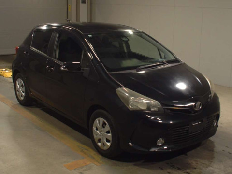 2015 Toyota Vitz NSP130[2]