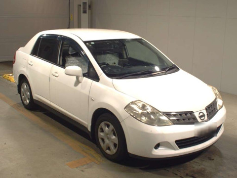 2011 Nissan Tiida Latio SC11[2]