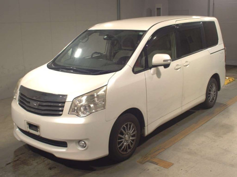 2013 Toyota Noah ZRR70G[0]