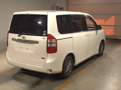 2013 Toyota Noah ZRR70G[1]