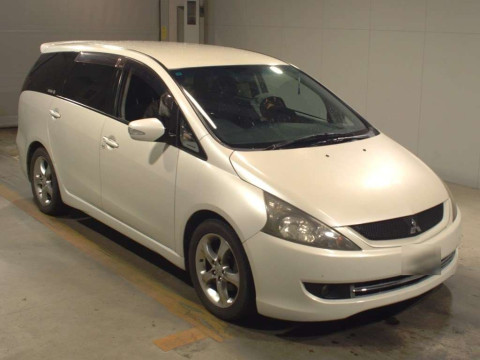 2005 Mitsubishi Grandis NA4W[2]