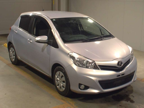 2013 Toyota Vitz NSP130[2]