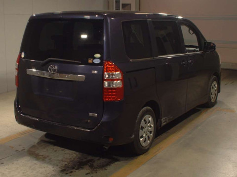 2011 Toyota Noah ZRR70G[1]