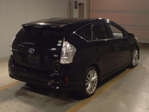 2012 Toyota Prius alpha ZVW41W[1]