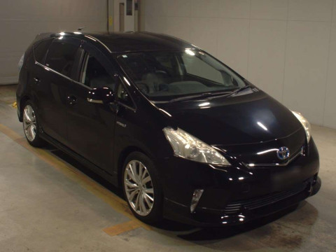 2012 Toyota Prius alpha ZVW41W[2]