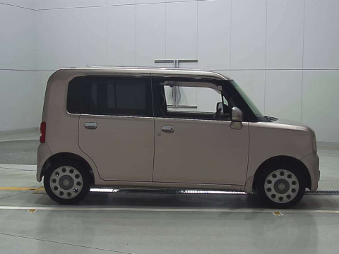 2010 Daihatsu Move Conte L575S[2]