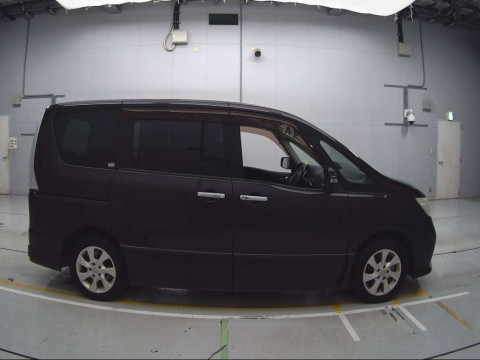 2011 Nissan Serena FC26[2]