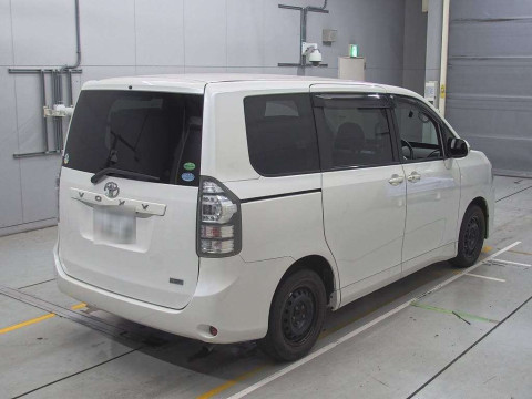 2013 Toyota Voxy ZRR70G[1]