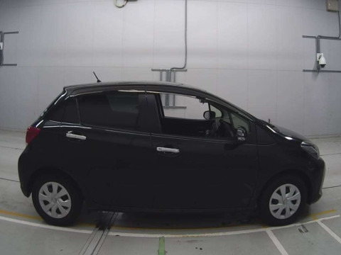 2016 Toyota Vitz NSP130[2]