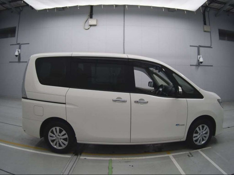 2014 Nissan Serena HC26[2]