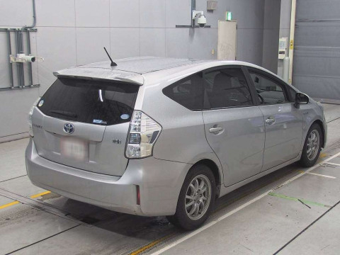 2012 Toyota Prius alpha ZVW41W[1]