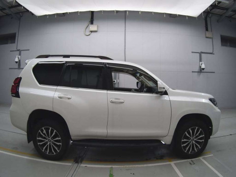 2020 Toyota Land Cruiser Prado GDJ150W[2]