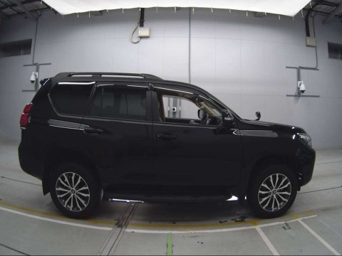 2020 Toyota Land Cruiser Prado TRJ150W[2]