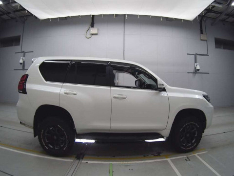 2017 Toyota Land Cruiser Prado GDJ150W[2]